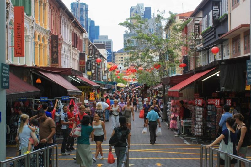 Singapore Private Tour - Street scene of Chinatown