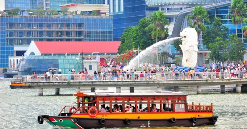 Singapore Private Tour - River cruise on the Singapore River