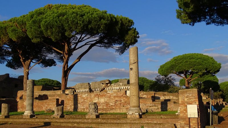 Rome Private Tour - Temple of Rome and Augustus 
