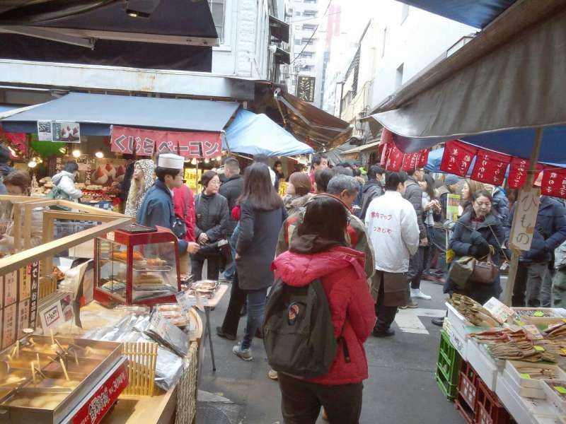 Tokyo Private Tour - Hustle and bustle in Tsukiji Market