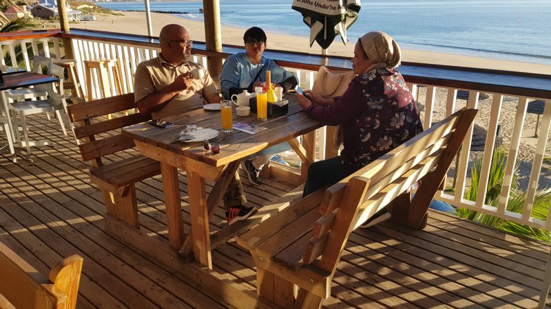 Cape Town Private Tour - Having lunch 