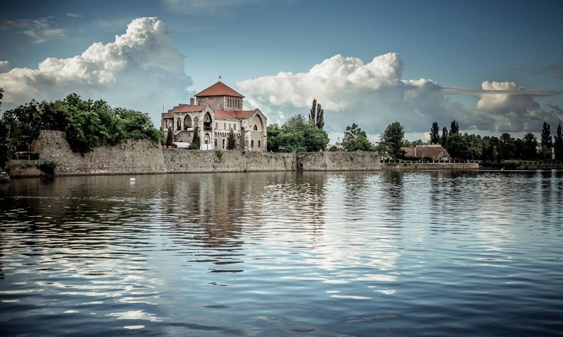 Budapest Private Tour - Tata castle