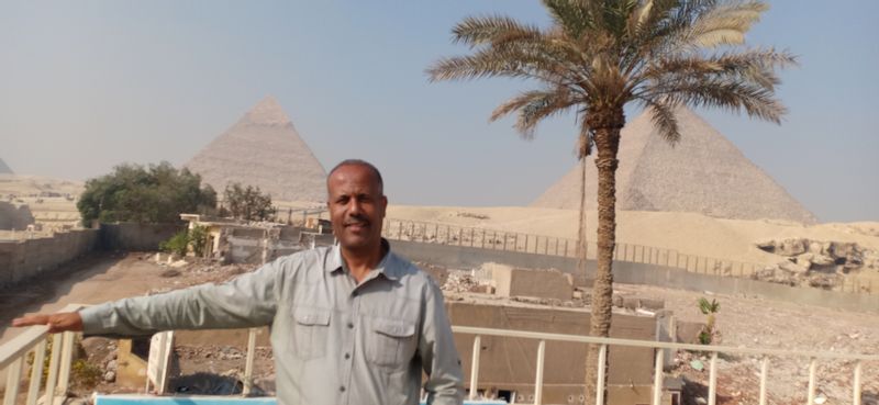 Giza Private Tour - King and the Pyramids