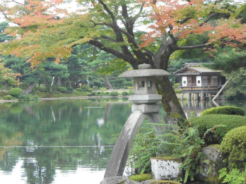 Shirakawago Private Tour - Kotoji-toro stone lantern at Kenrokuen garden. This is the symbol of the garden.