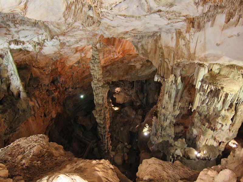 Sardinia Private Tour - The chasm of Ispingoli ( Dorgali ) with the tallest stalagmite of Europe ( 40 meters) 