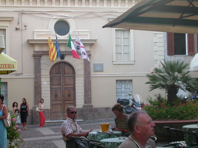 Sardinia Private Tour - The Alghero town hall, where even the Catalan flag is displayed 