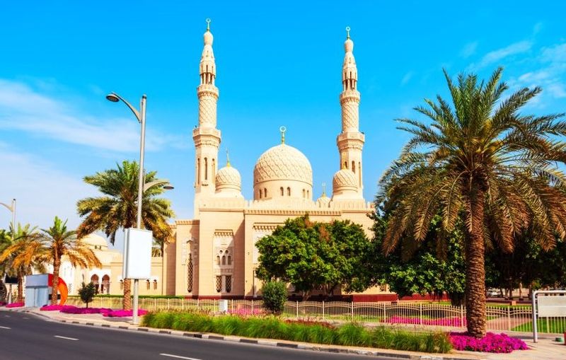 Dubai Private Tour - Jumeirah mosque 
The oldest mosque of dubai