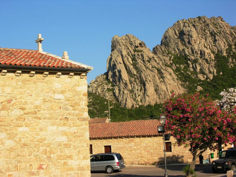 Olbia Private Tour - Granite old houses in San Pantaleo