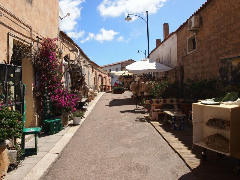 Olbia Private Tour - Antiquarians shops