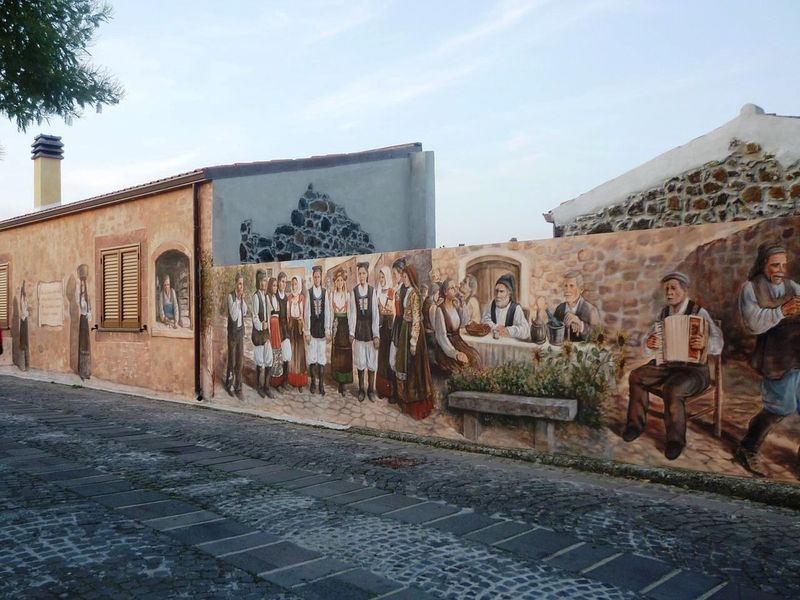 Sardinia Private Tour - Murales of Tinnura