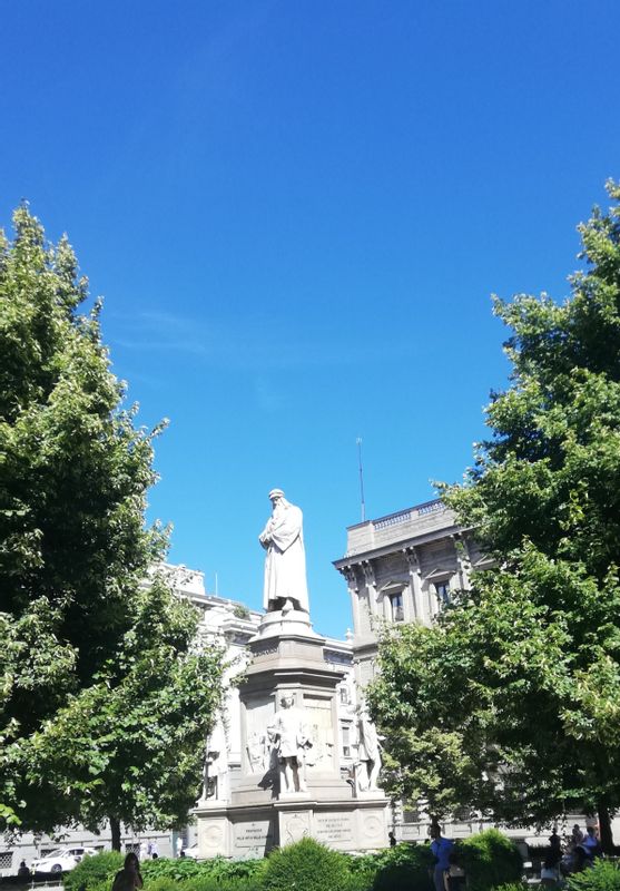 Milan Private Tour - Piazza Scala