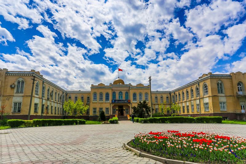 Bishkek Private Tour - Bishkek old buildings