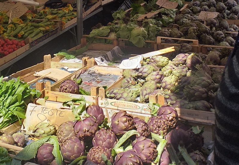 Naples Private Tour - Naples local food in an open air daily market