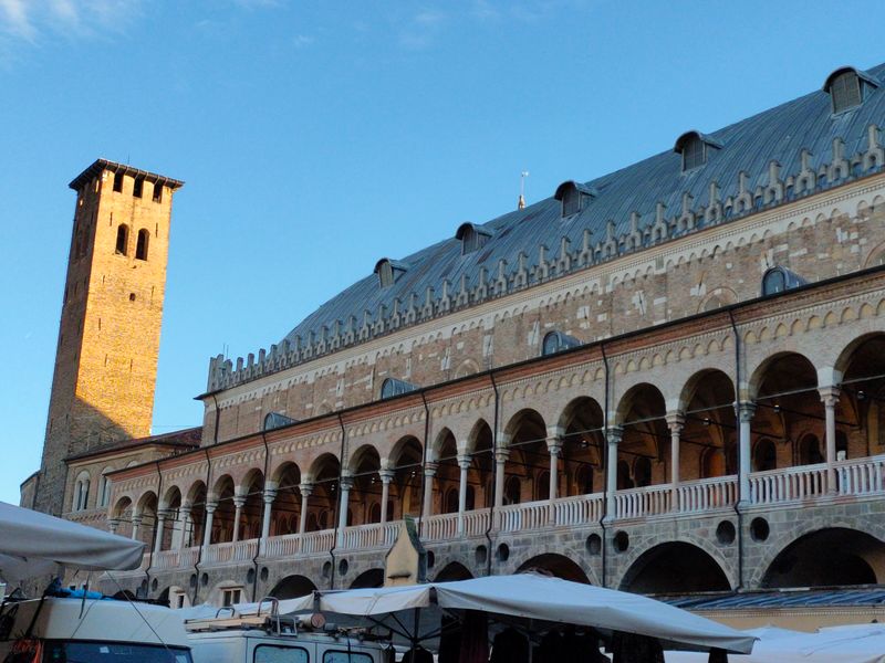 Vicenza Private Tour - Padua, Piazza della Frutta and the Ragione Palace