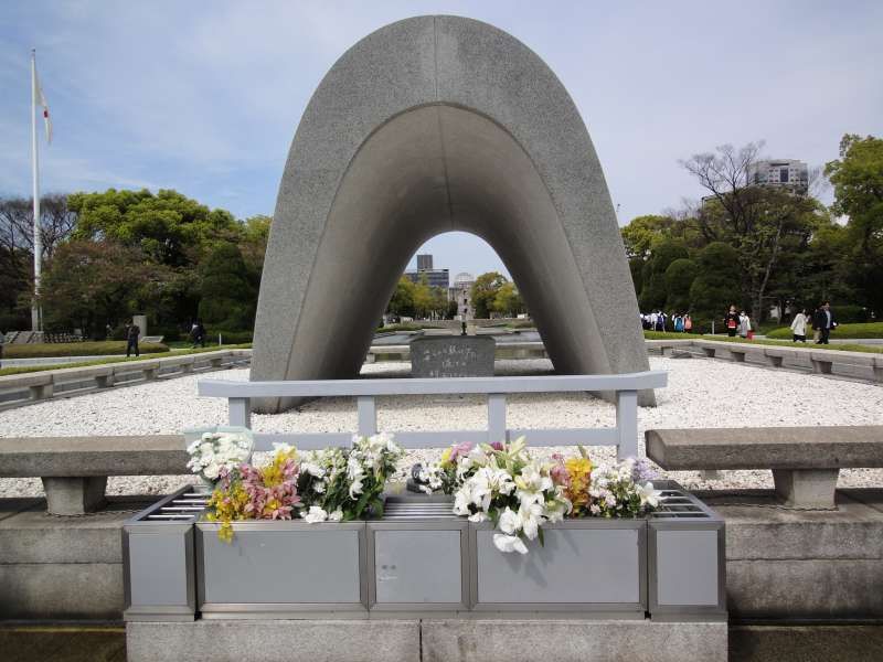 Hiroshima Private Tour - Prayer for peace in the Peace Memorial Park.