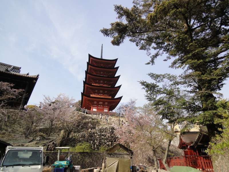 Hiroshima Private Tour - Five-storied Pagoda shows a beautiful fusion of Japanese and Chinese architecture styles.

