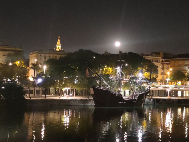 Seville Private Tour - Guadalquivir River and the old harbour area located between Sevilla and Triana