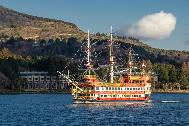 Tokyo Private Tour - Lake Ashi ( Pirate ship )