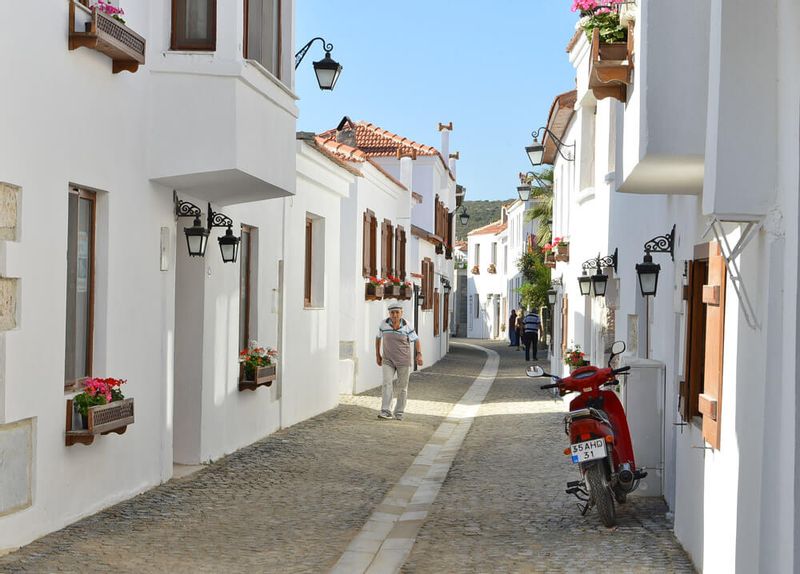 Izmir Private Tour - Streets of Sığacık Castle