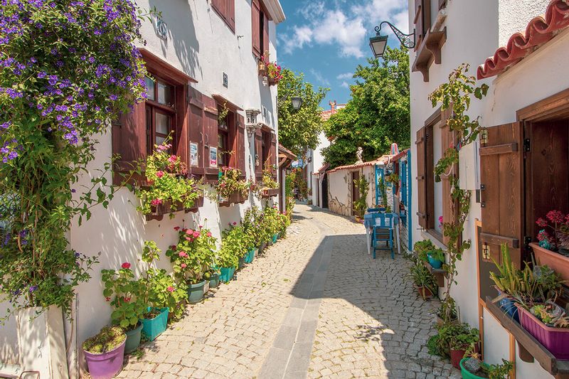 Izmir Private Tour - Streets of Sığacık Castle