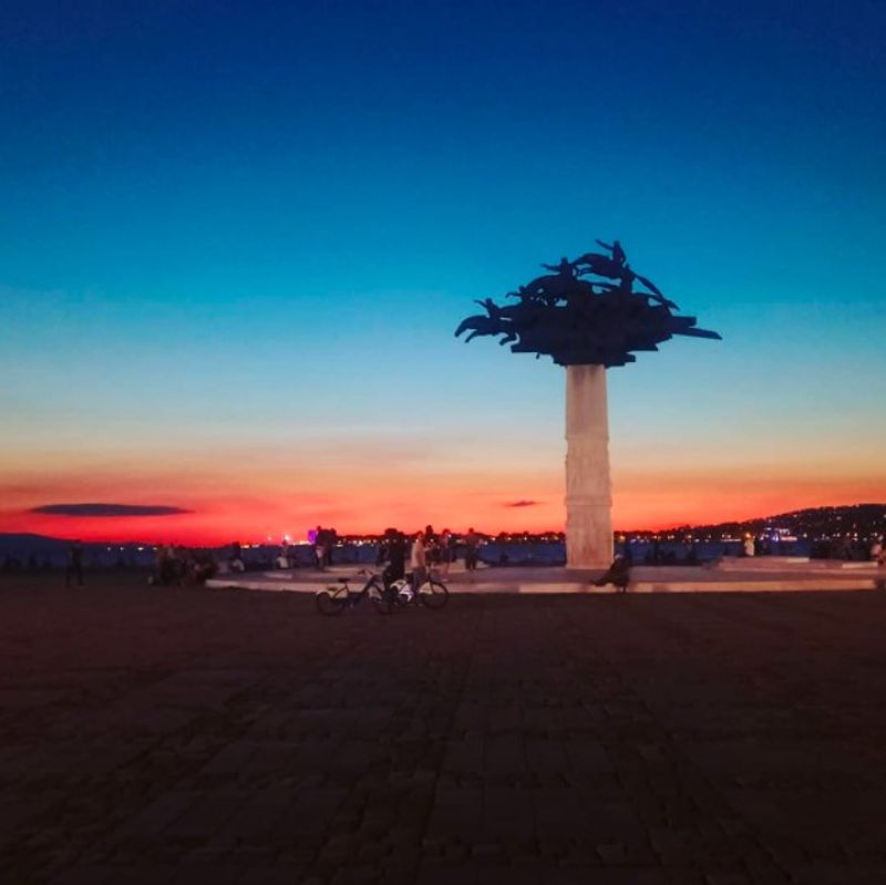 Izmir Private Tour - İzmir Gündoğdu Square