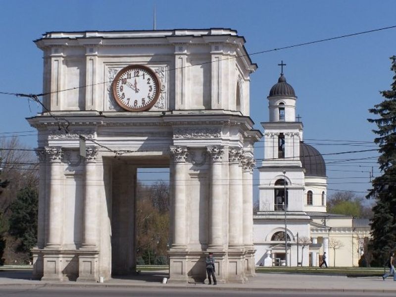 Chisinau Private Tour - Saint gate