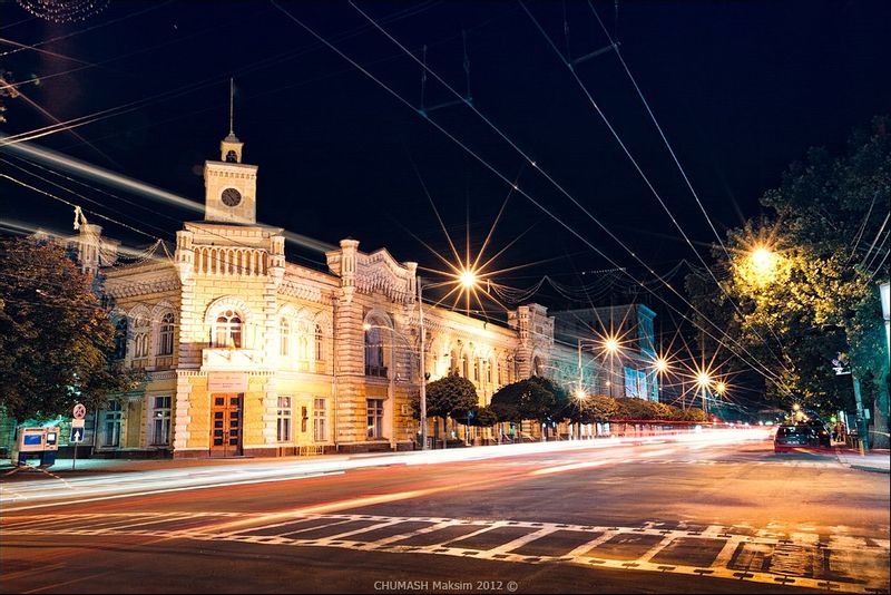 Chisinau Private Tour - Chisinau at night