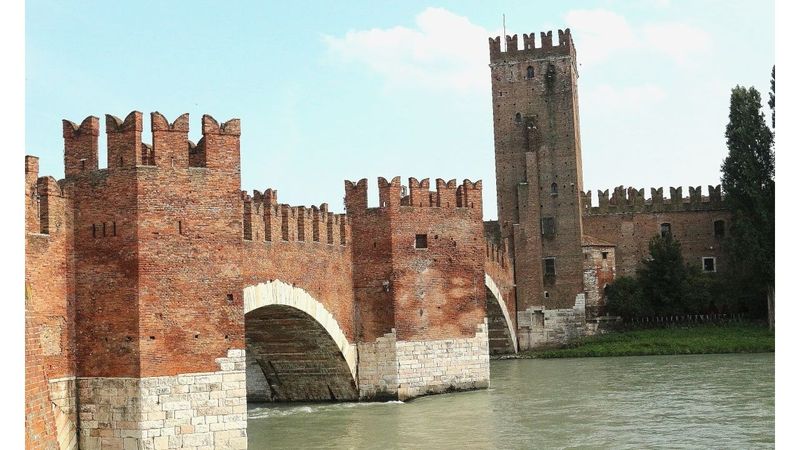 Venice Private Tour - Verona Scaligeris bridge