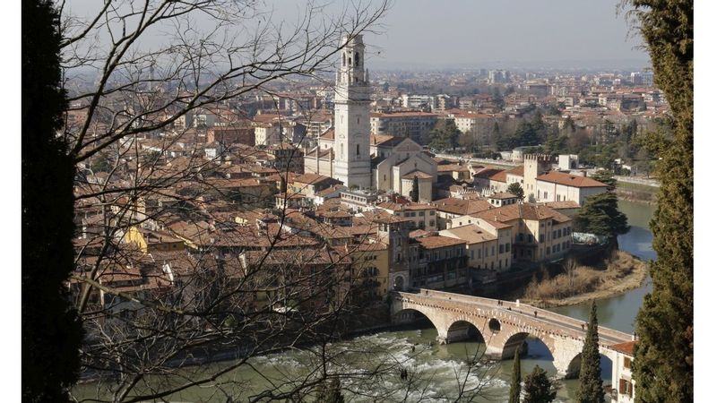 Venice Private Tour - Verona Stone bridge on the Adige River