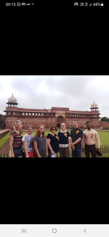 Uttar Pradesh Private Tour - Jahangir palce inside of agra fort 