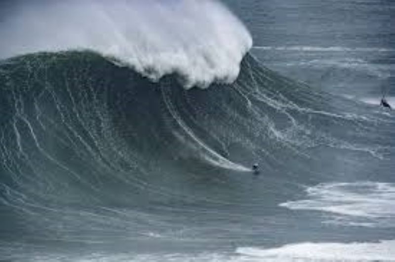 Lisbon Private Tour - The biggest waves in the world !!!