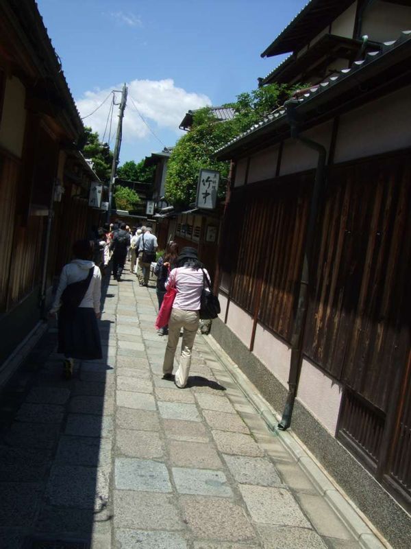 Kyoto Private Tour - "石屏小路"。這邊大多數是私人經營的高級飯莊。