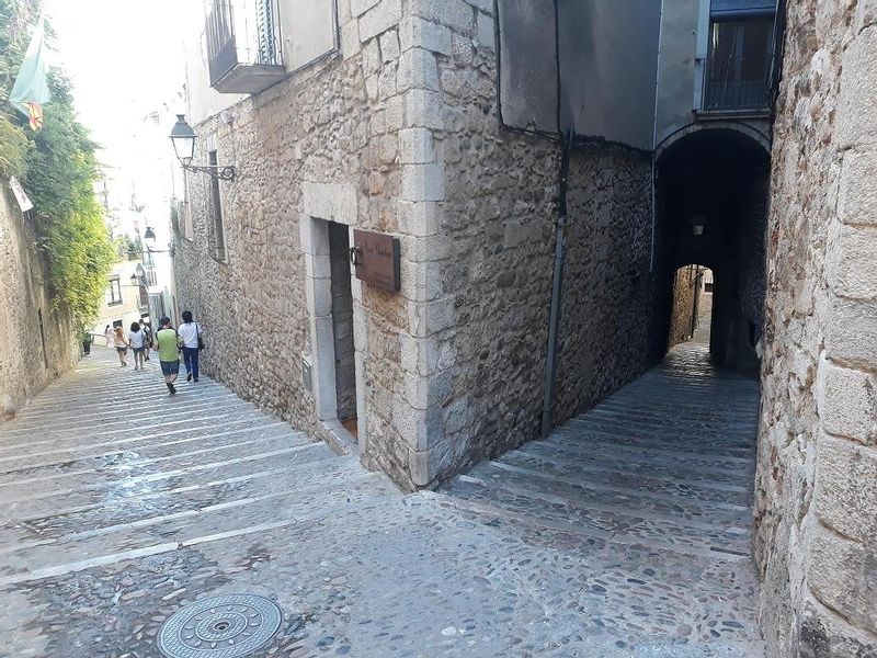 Girona Private Tour - Jewish quarter street, Girona