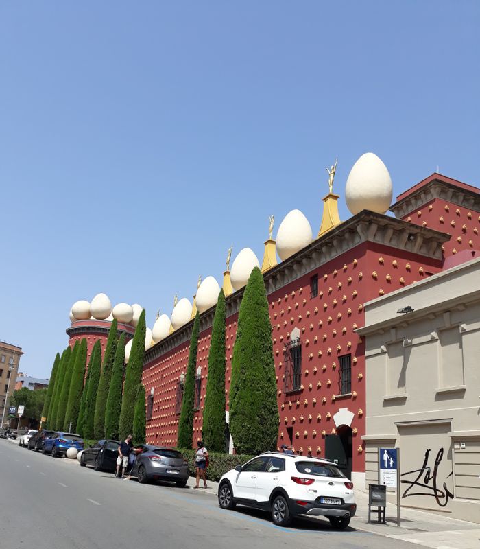 Girona Private Tour - Dalí museum façade