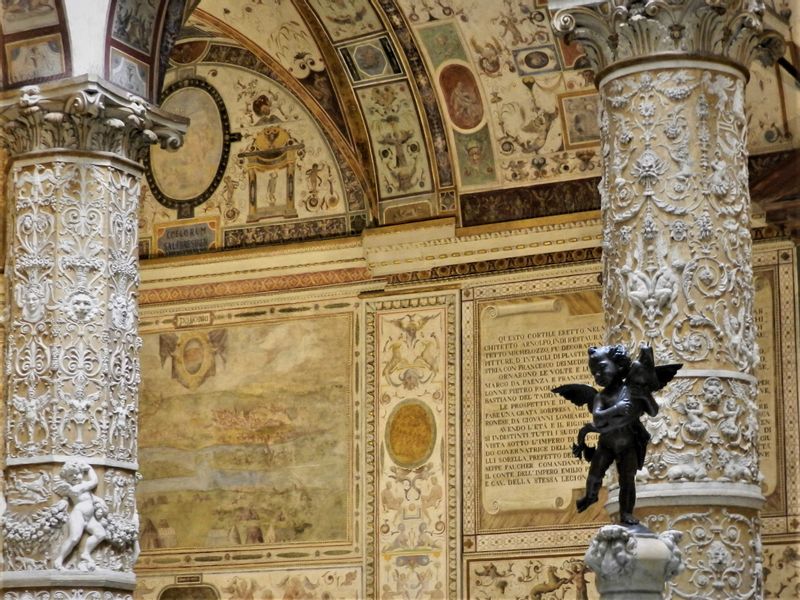 Florence Private Tour - Palazzo Vecchio's courtyard