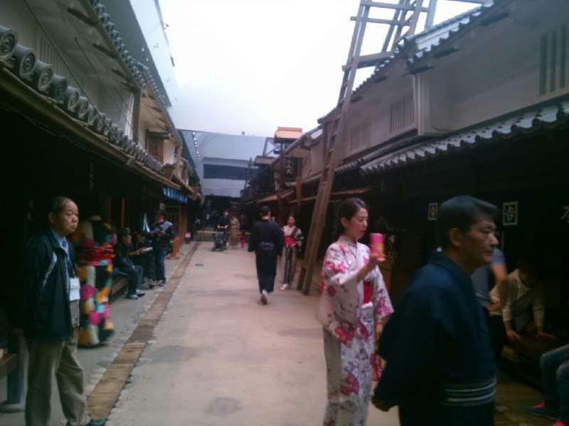 Osaka Private Tour - “大阪生活今昔館"（天神橋筋六丁目）
"著物（日式和服）體驗",有"大人氣"。
穿著“和服"的都是外國人。