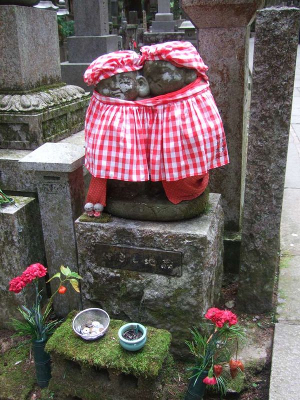 Mount Koya Private Tour - 高野山"奧之院"參拜道
“好朋友的地藏"