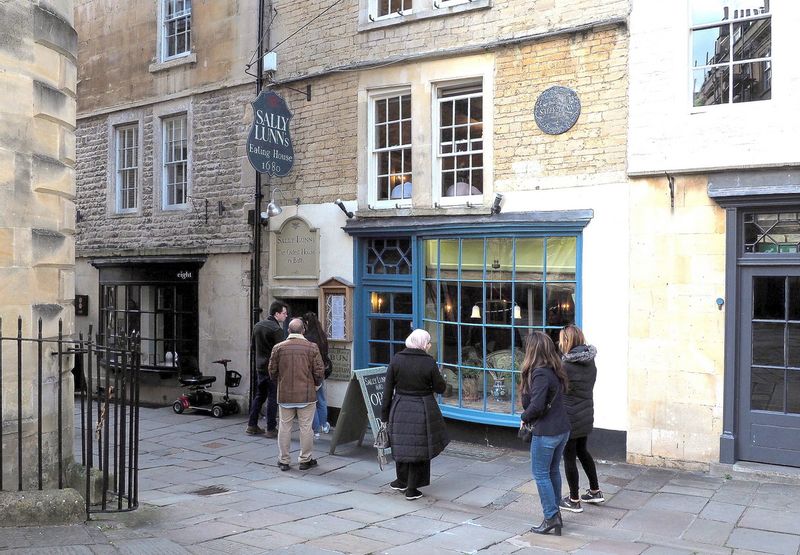 Bath Private Tour - Sally Lunn's House - the oldest house in Bath, today it is known as Sally Lunn's Tea Rooms