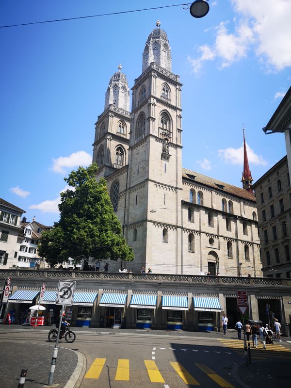 Zurich Private Tour - Gross Munstr