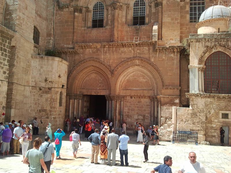 Jerusalem Private Tour - Entrance to the church of the holy Sepulcher 