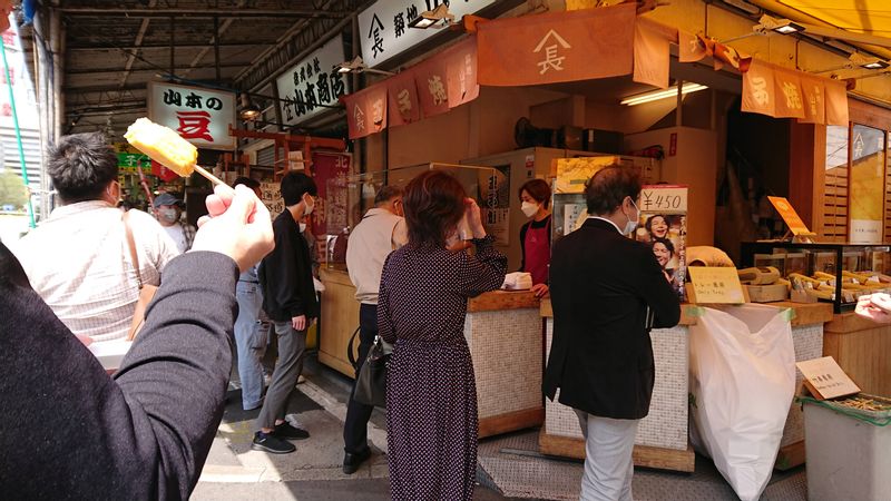 Tokyo Private Tour - Tsukiji Market: sweet rolled omelets cooked right in front of you