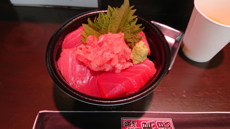 Tokyo Private Tour - Tsukiji Market: tuna bowl (another type of sushi)