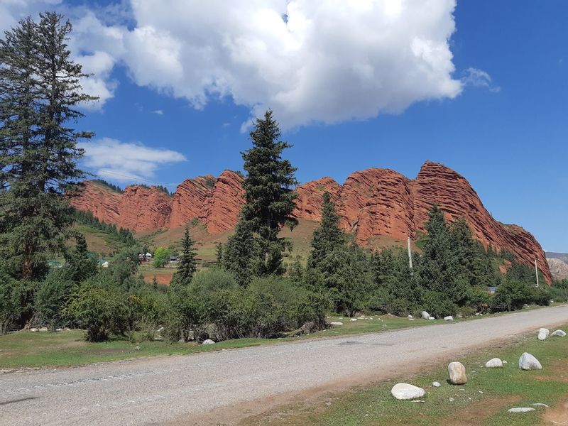 Bishkek Private Tour - Jeti-Oguz rock formation 