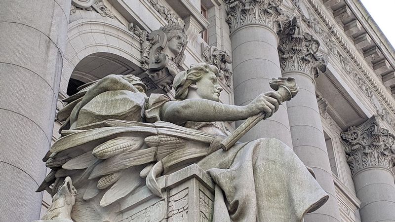 New York Private Tour - Allegory of Europe in front of the Custom House