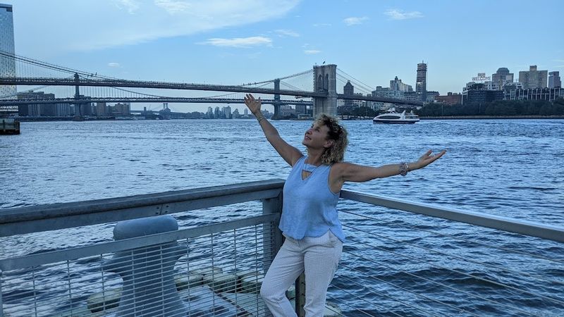 New York Private Tour - At Pier 15 with a spectacular view to the Brooklyn Bridge