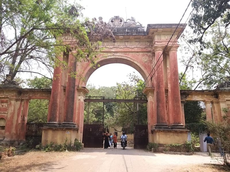 Hyderabad Private Tour - Empress Gate 