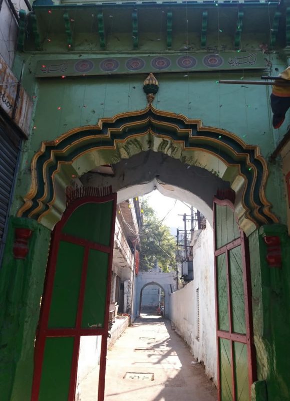 Hyderabad Private Tour - Naal Saab Main Entrance