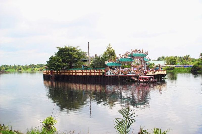 Ho Chi Minh Private Tour - Floating Temple in Saigon City