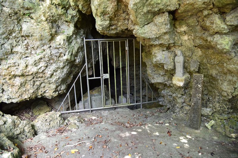 Okinawa Main Island Private Tour - The Japanese commander, General Ushijima, committed suicide in this cave on June 23.