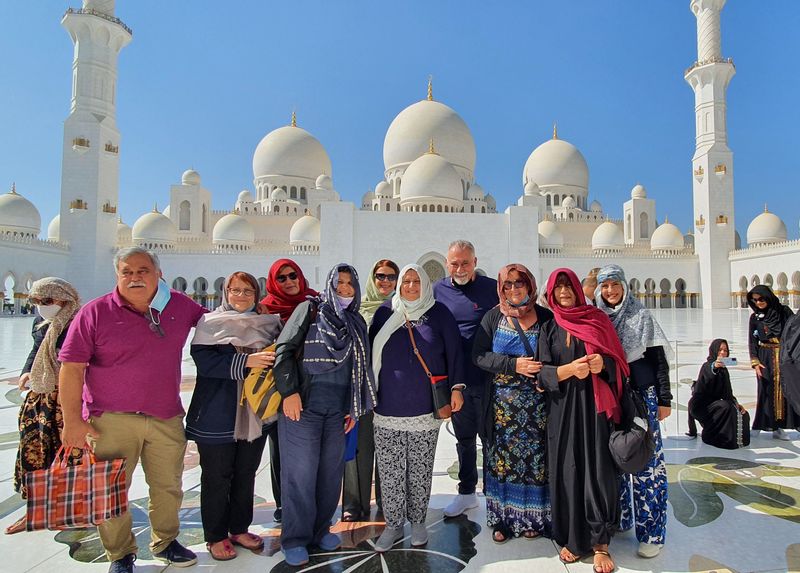 Dubai Private Tour - Visiting religious sites in the UAE (for example, Sheikh Zayed Grand Mosque in Abu Dhabi). 